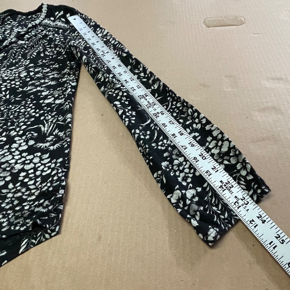 Lucky Brand Women's Sz L V-Neck Mixed Fabric‎ Embroidered Lace Black & White Top - Picture 12 of 16